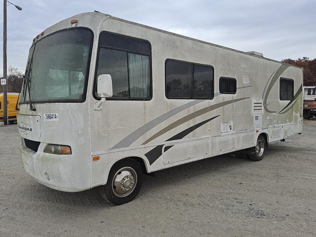 Lot #3030456465 2005 FORD MOTORHOME