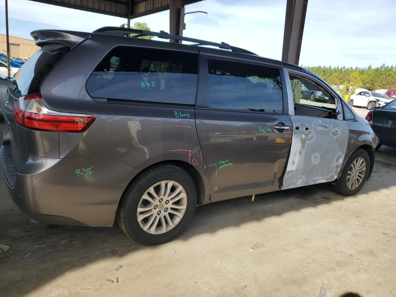 Lot #2986737185 2015 TOYOTA SIENNA XLE