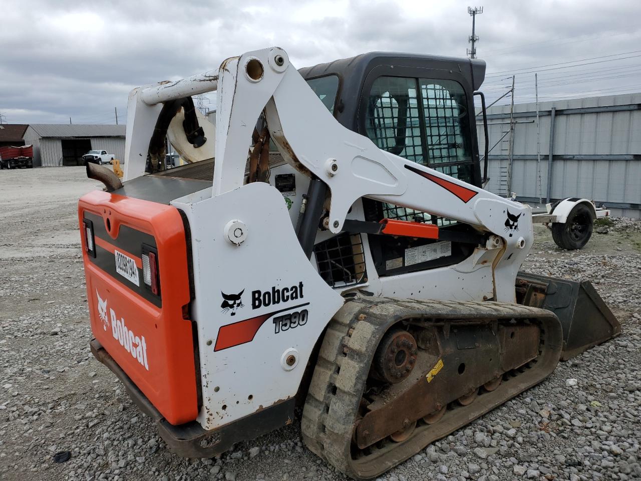 Lot #2993984311 2015 BOBCAT T590