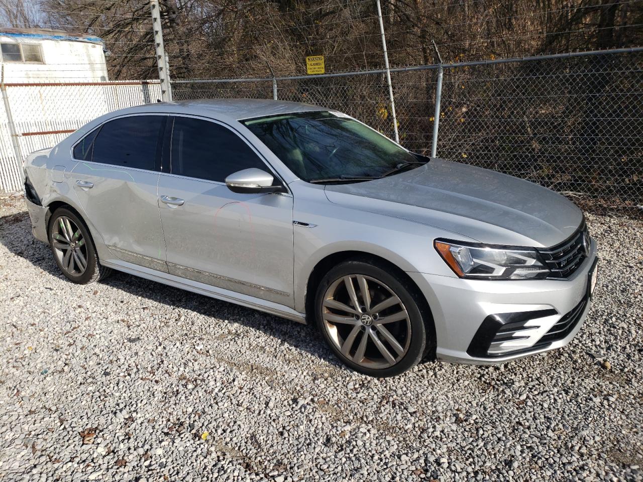 Lot #3037018726 2017 VOLKSWAGEN PASSAT R-L