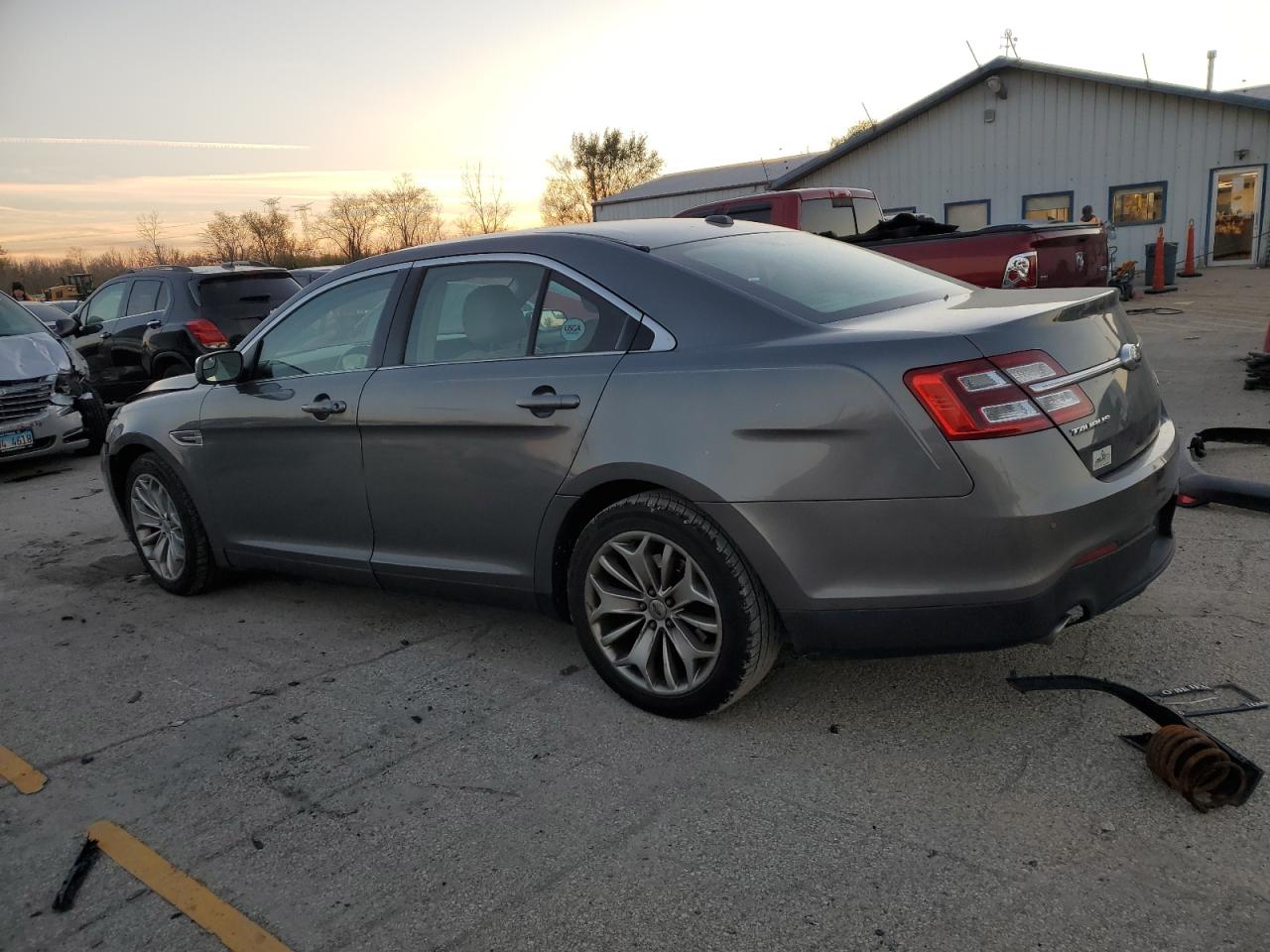 Lot #2989172823 2014 FORD TAURUS LIM