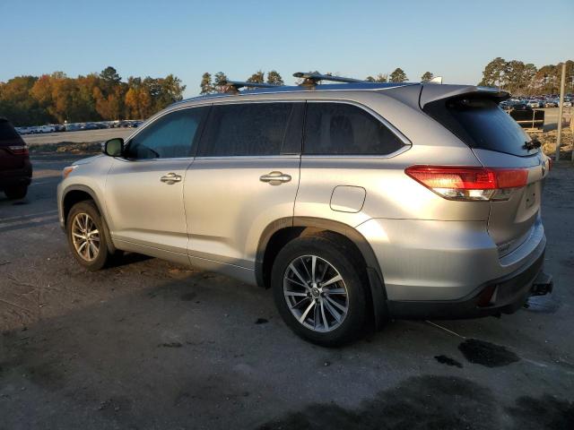 TOYOTA HIGHLANDER 2018 silver  gas 5TDJZRFH9JS540845 photo #3