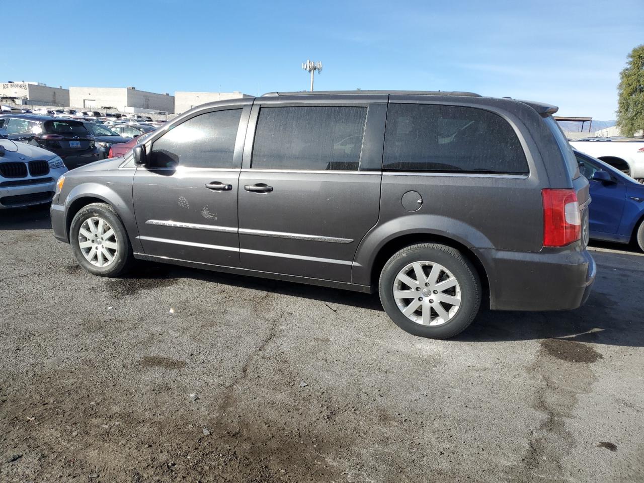 Lot #2997058078 2016 CHRYSLER TOWN & COU