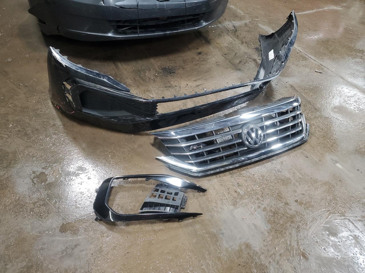 Lot #2988565290 2020 VOLKSWAGEN PASSAT R-L