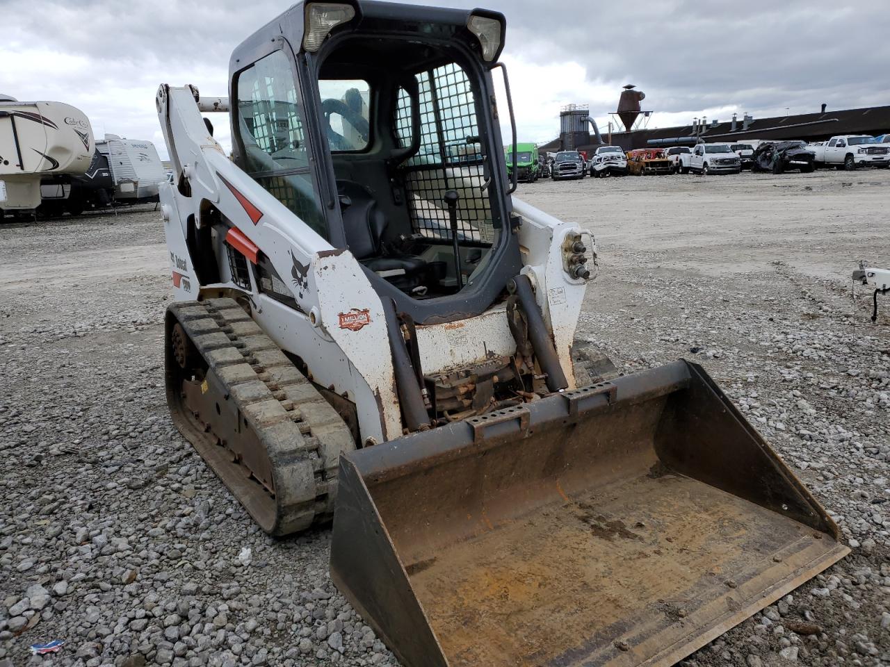 Lot #2993984311 2015 BOBCAT T590