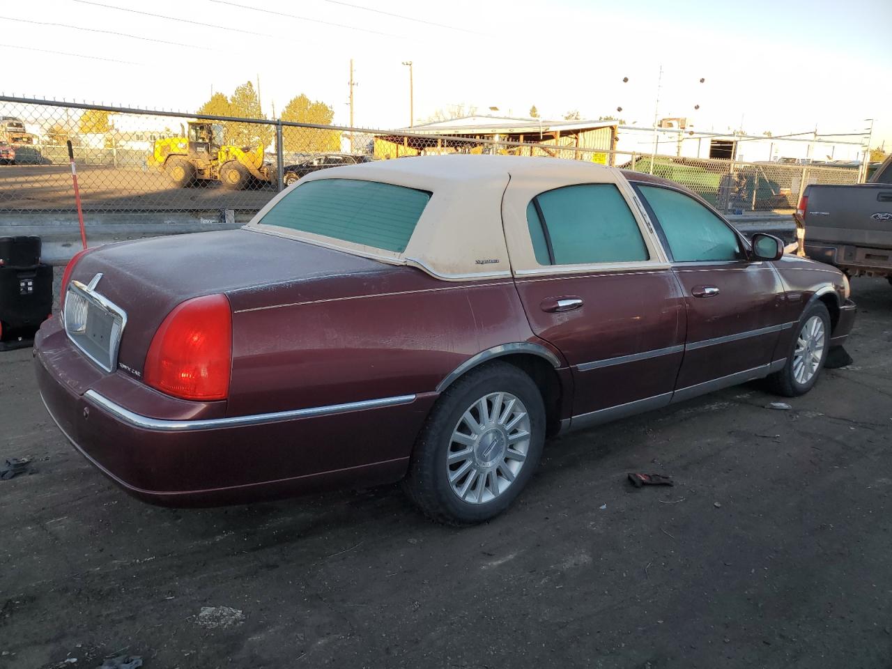 Lot #3026235274 2004 LINCOLN TOWN CAR E