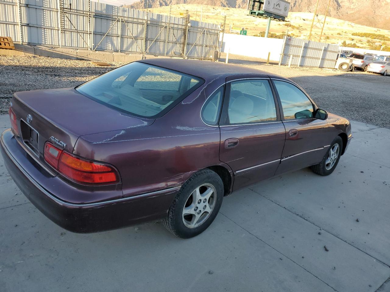 Lot #2955151847 1998 TOYOTA AVALON XL