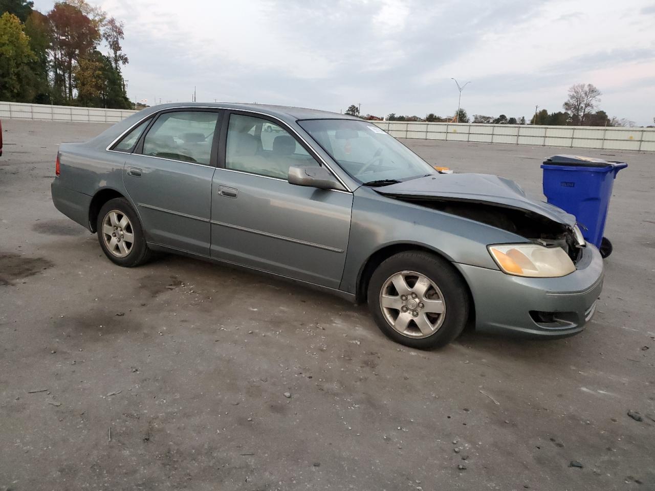 Lot #2979356703 2000 TOYOTA AVALON XL