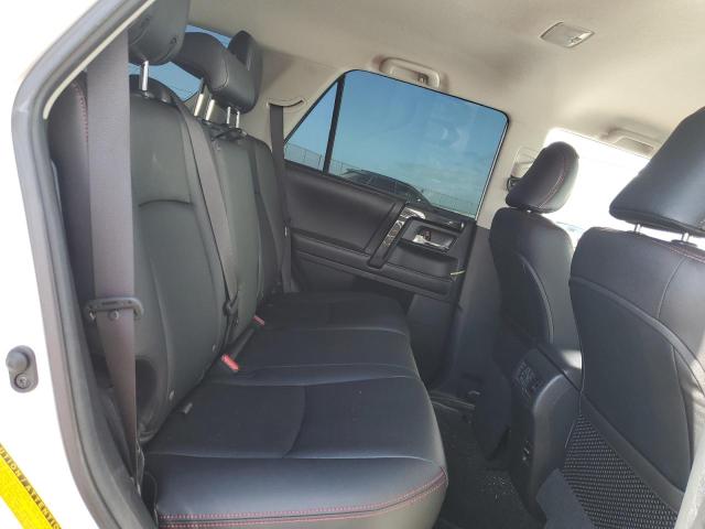 2018 TOYOTA 4RUNNER SR - JTEBU5JR0J5592037