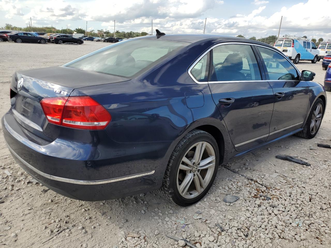 Lot #3003552140 2015 VOLKSWAGEN PASSAT SE