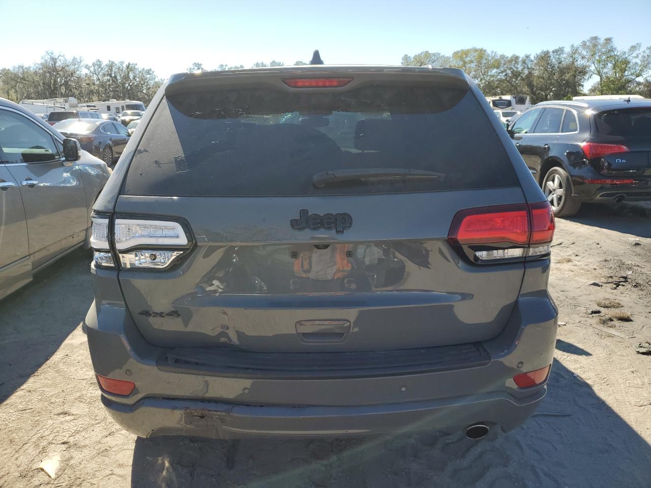 JEEP GRAND CHEROKEE LAREDO