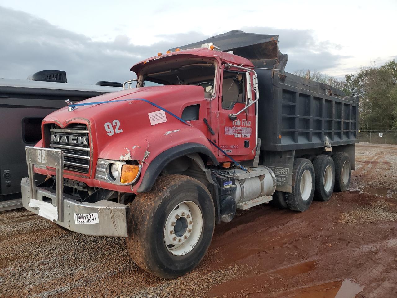 Lot #2986534237 2005 MACK 700 CV700