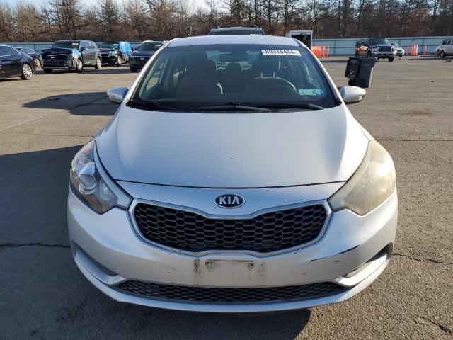 VIN KNAFK4A68F5427790 2015 KIA FORTE no.5