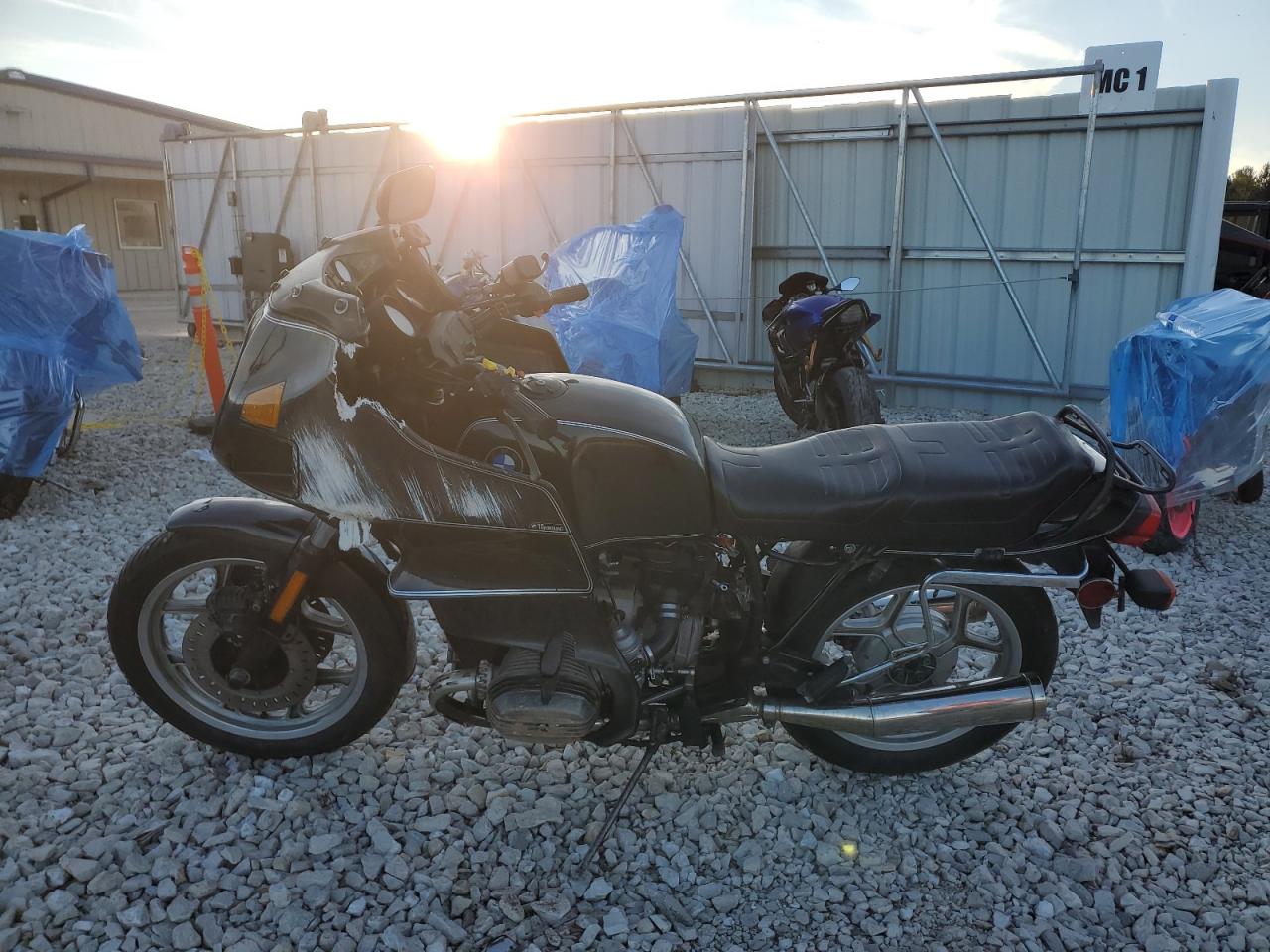 Lot #3023103991 1992 BMW R100 RT