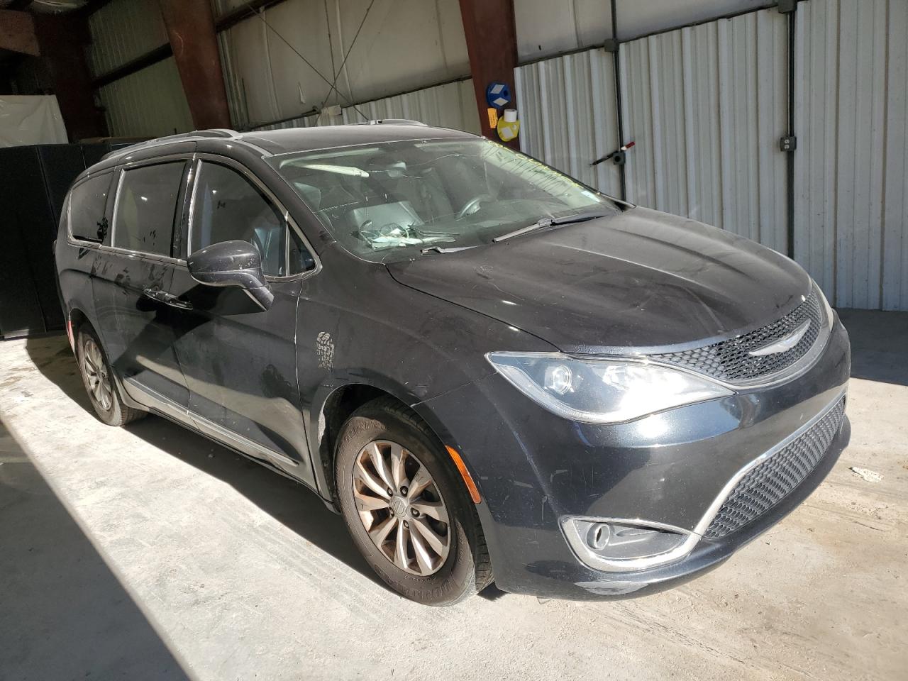 2c4rc1bg2hr739337 - 2017 chrysler pacifica - #81054394
