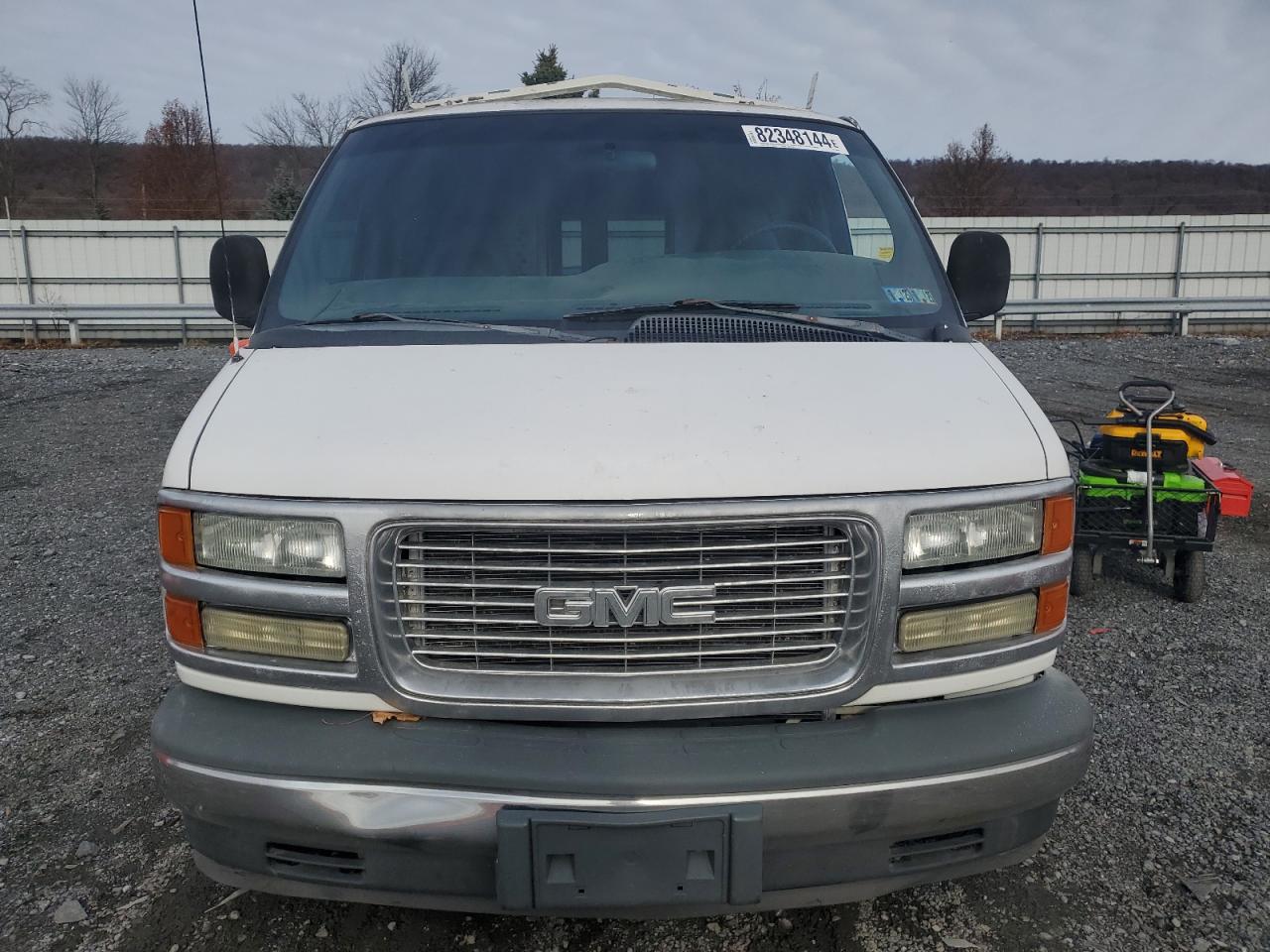 Lot #3029401704 2002 GMC SAVANA G25