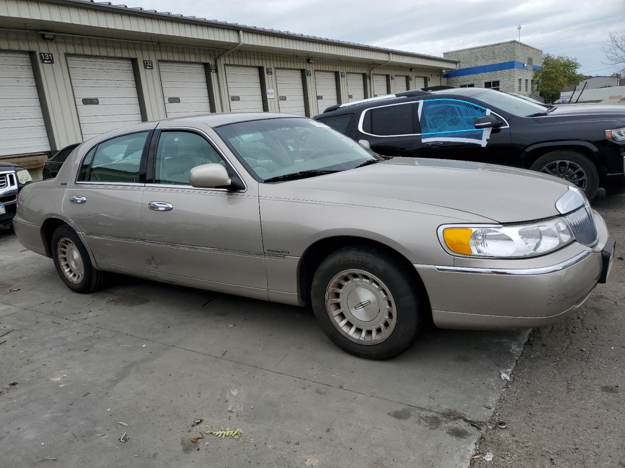 Lot #2972201133 1999 LINCOLN TOWN CAR E