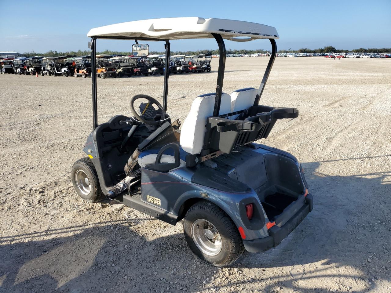 Lot #2996298818 2010 EZGO GOLF CART