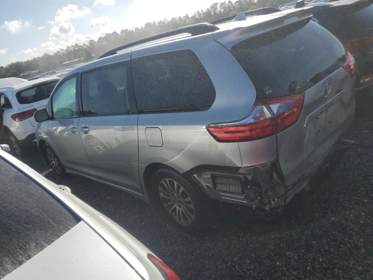 Lot #2993072496 2020 TOYOTA SIENNA XLE