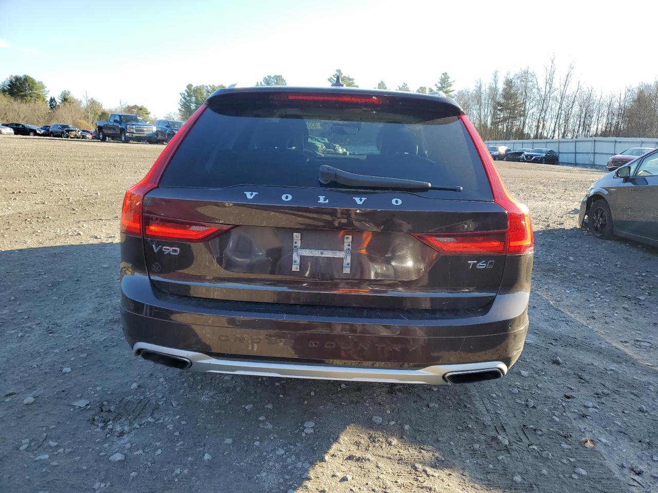 Lot #3037156540 2017 VOLVO V90 CROSS