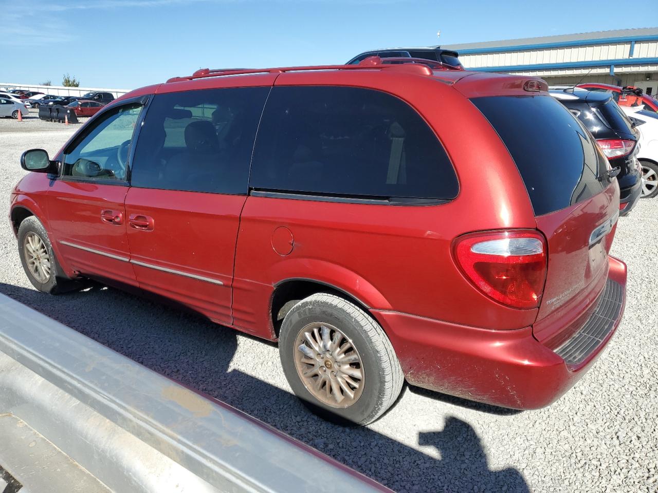 Lot #2972460793 2002 CHRYSLER TOWN & COU