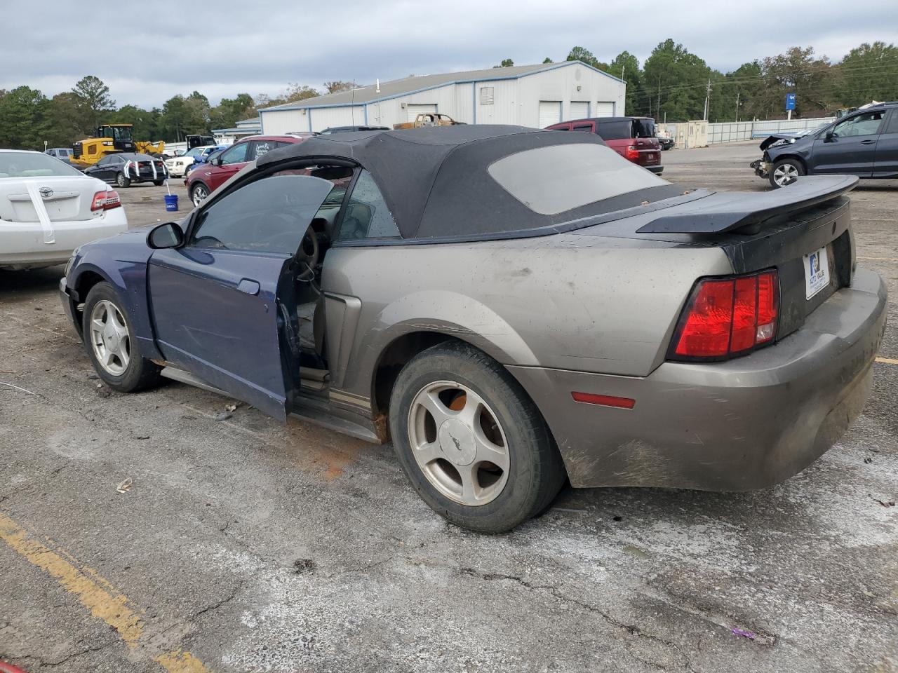 Lot #3024190808 2001 FORD MUSTANG