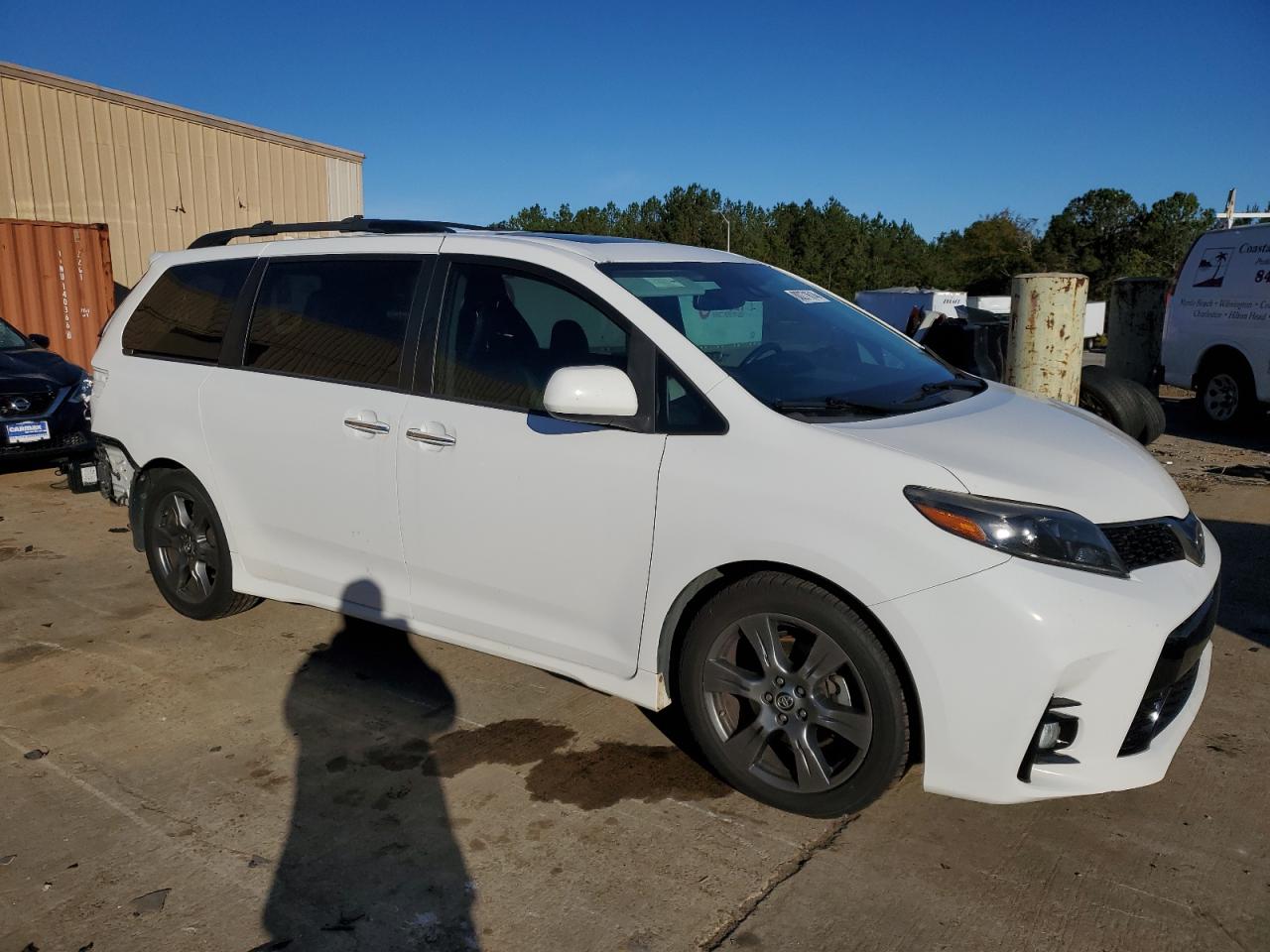 Lot #3004150009 2018 TOYOTA SIENNA SE