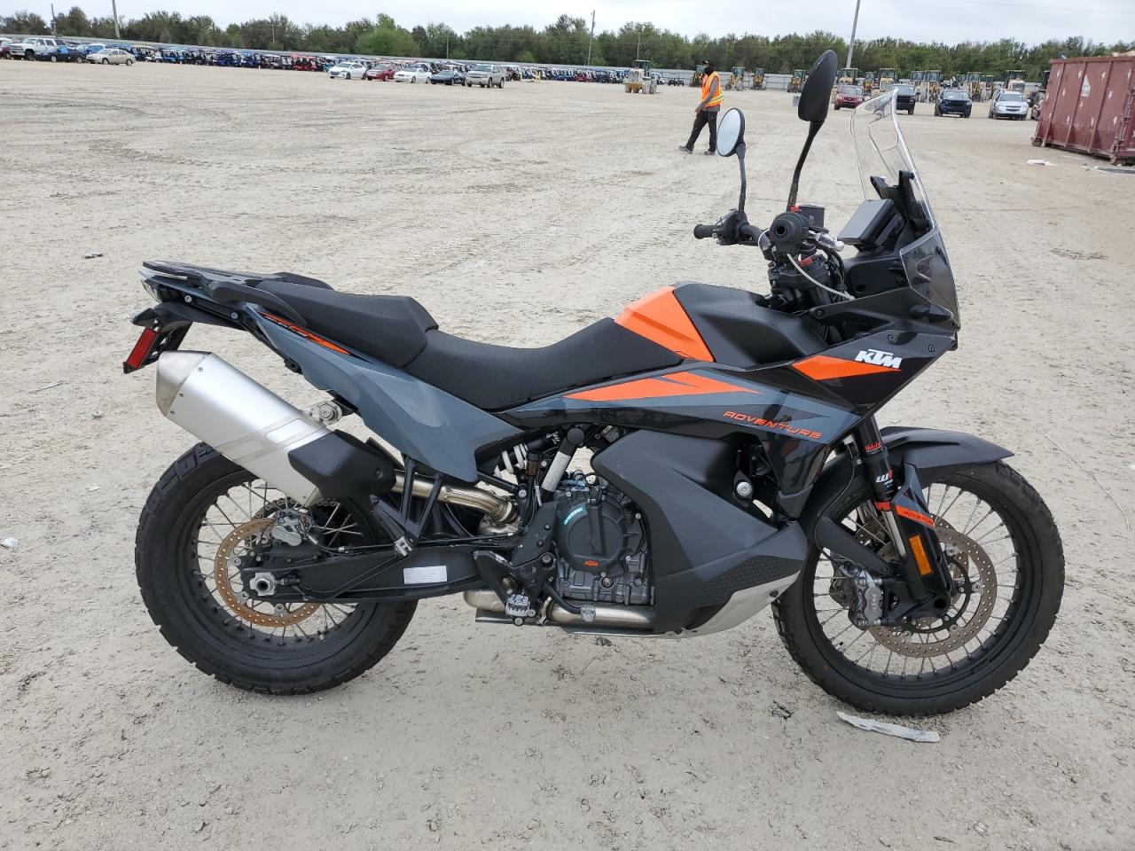  Salvage KTM 890 Advent