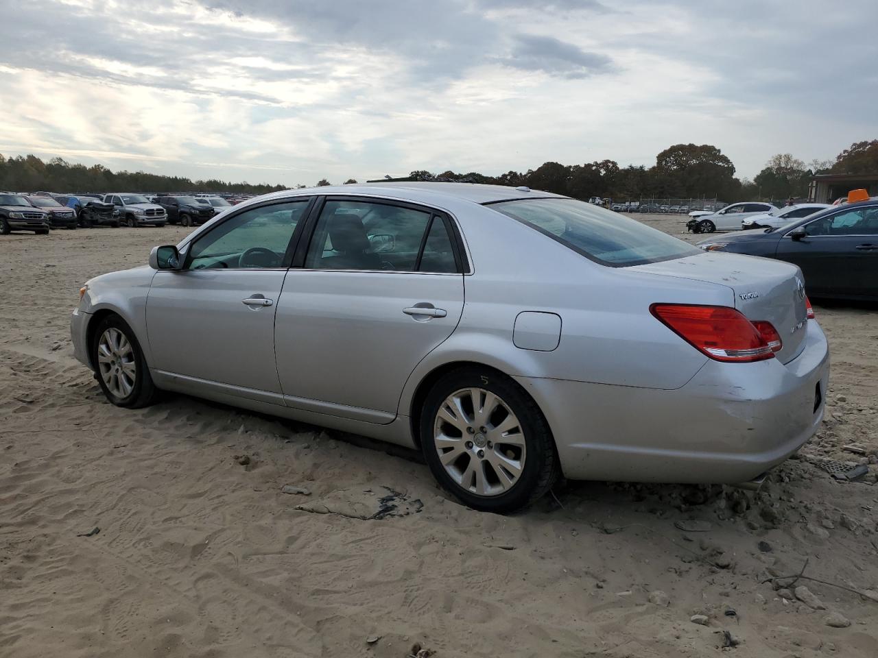 Lot #2972403417 2010 TOYOTA AVALON XL