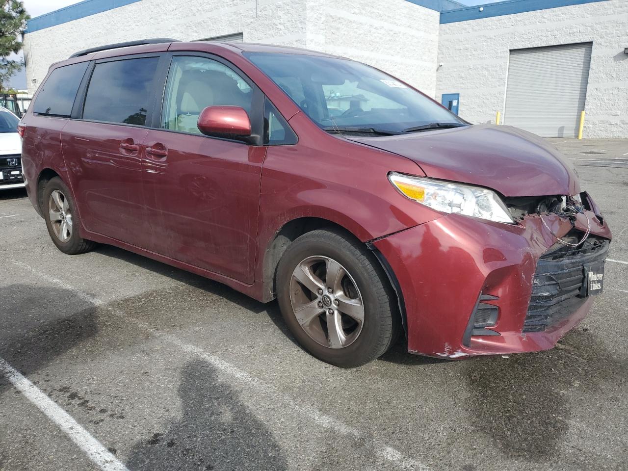 Lot #3050370910 2019 TOYOTA SIENNA LE