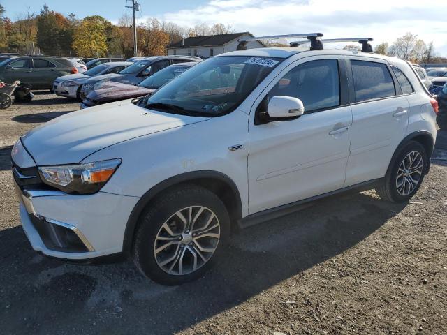 MITSUBISHI OUTLANDER 2019 white  gas JA4AR3AU3KU023727 photo #1