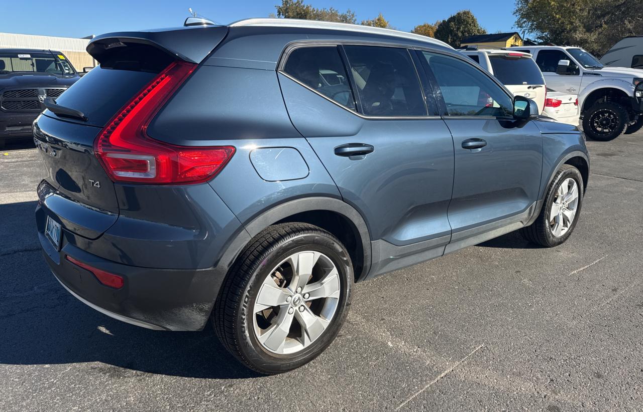 Lot #2996136394 2022 VOLVO XC40 T4 MO