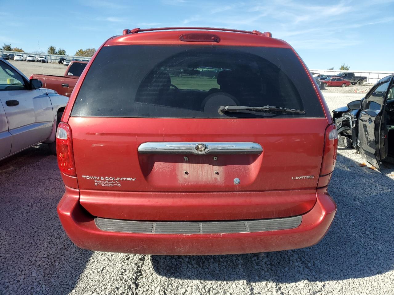 Lot #2972460793 2002 CHRYSLER TOWN & COU