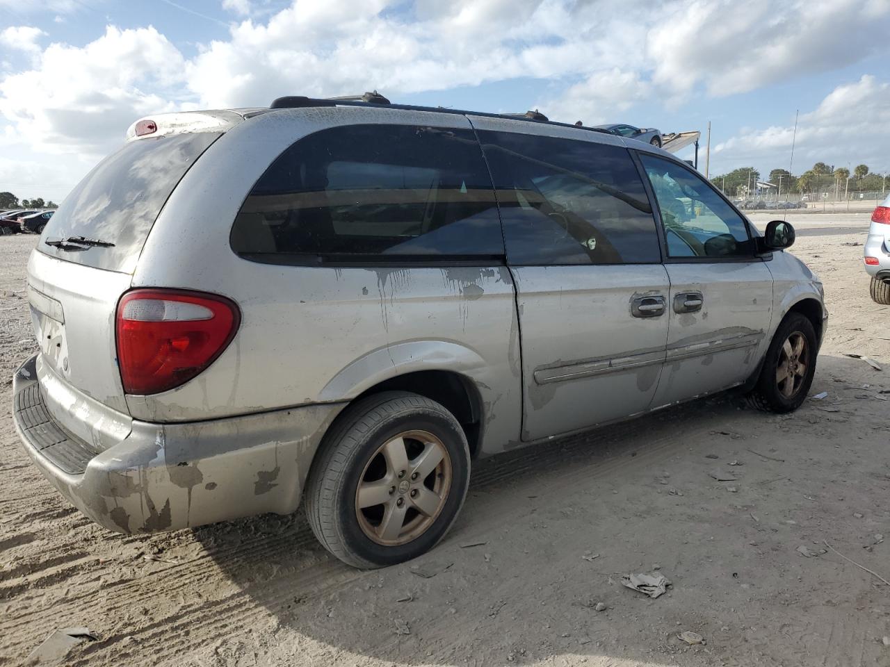 Lot #2978972634 2005 DODGE GRAND CARA