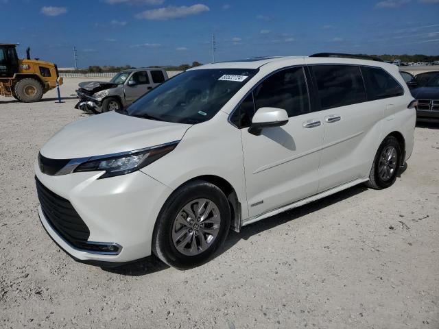 VIN 5TDYRKEC4MS010508 2021 Toyota Sienna, Xle no.1