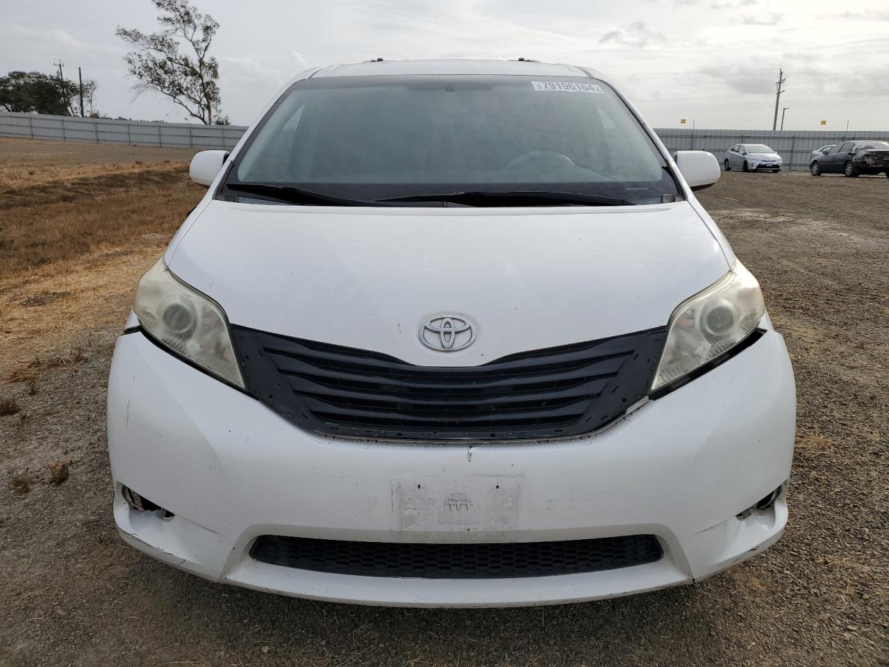 Lot #3024960416 2014 TOYOTA SIENNA LE