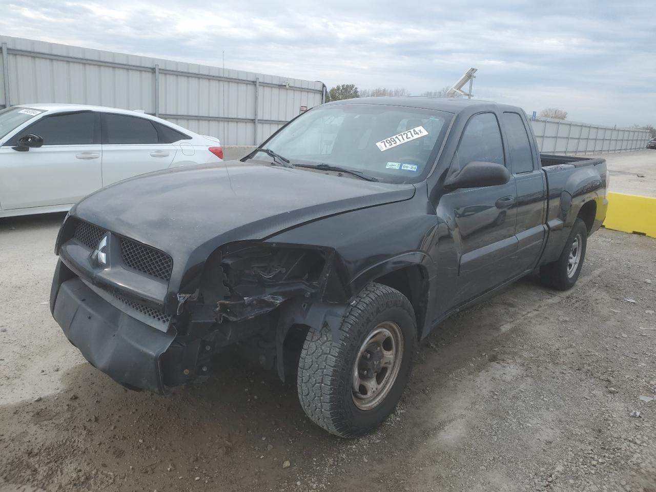 Lot #3004286659 2006 MITSUBISHI RAIDER LS