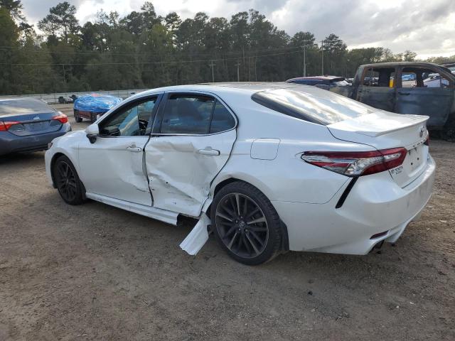 VIN 4T1B61HK3JU117080 2018 Toyota Camry, Xse no.2