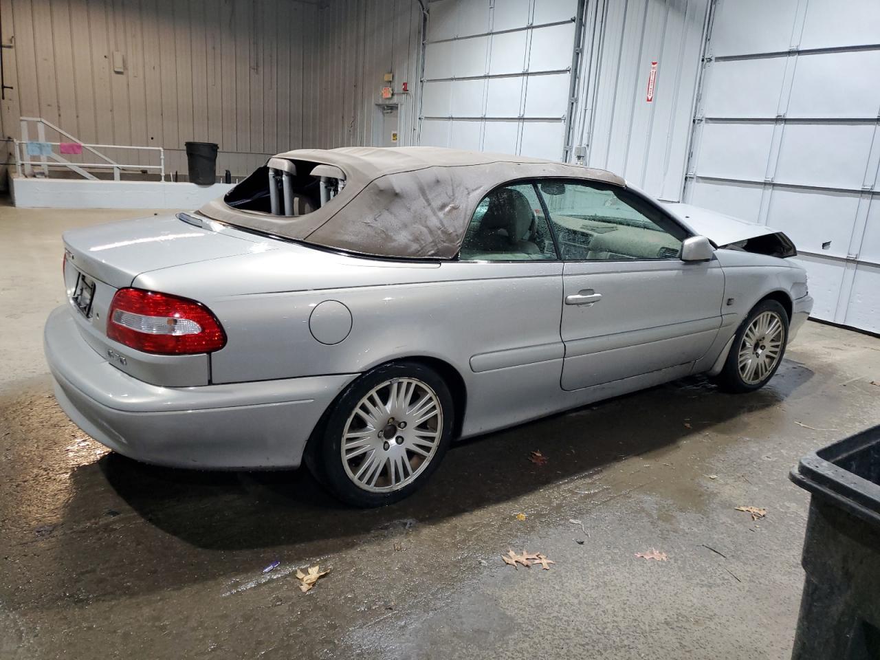 Lot #3009209368 2004 VOLVO C70 LPT