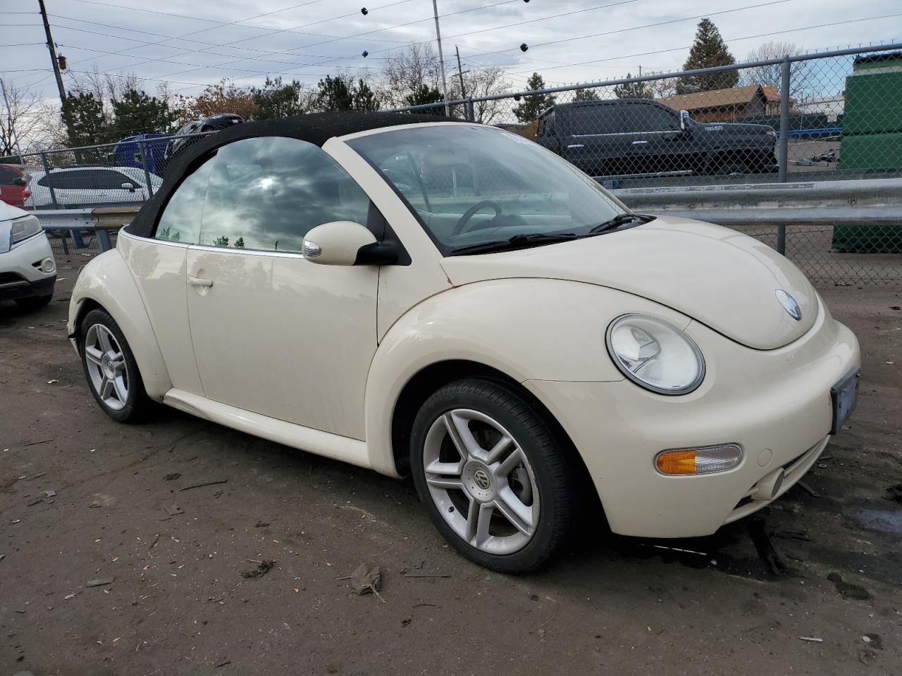 Lot #3024672585 2004 VOLKSWAGEN NEW BEETLE