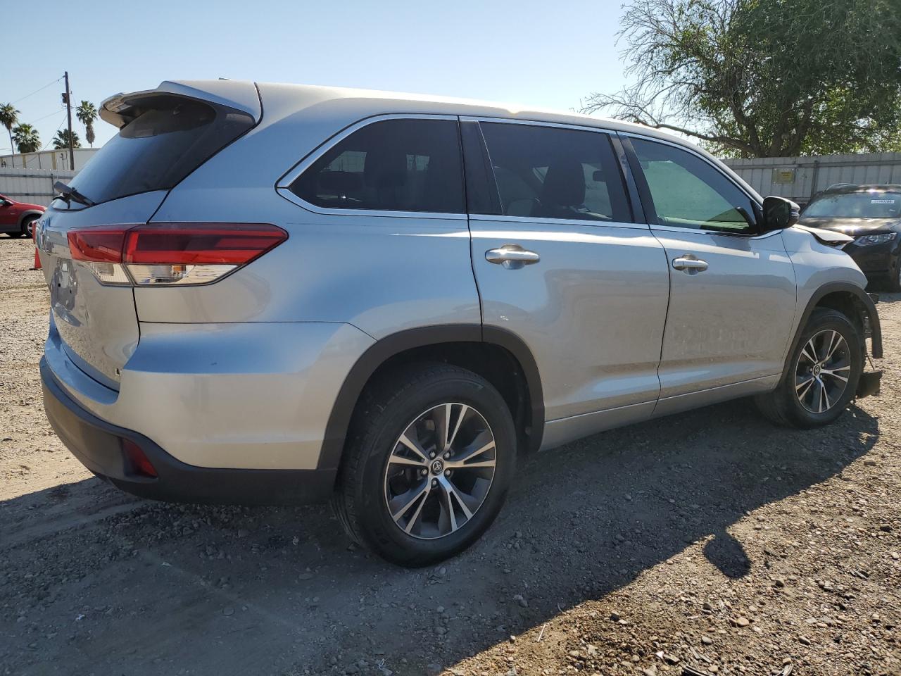 Lot #2991042190 2017 TOYOTA HIGHLANDER