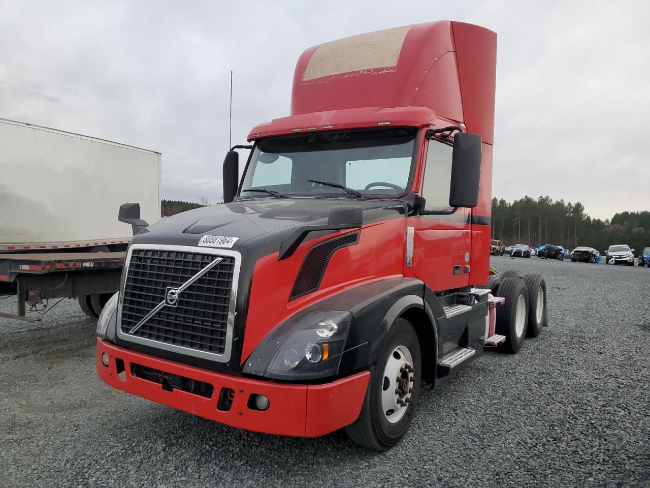 Lot #2996718801 2016 VOLVO VN VNL