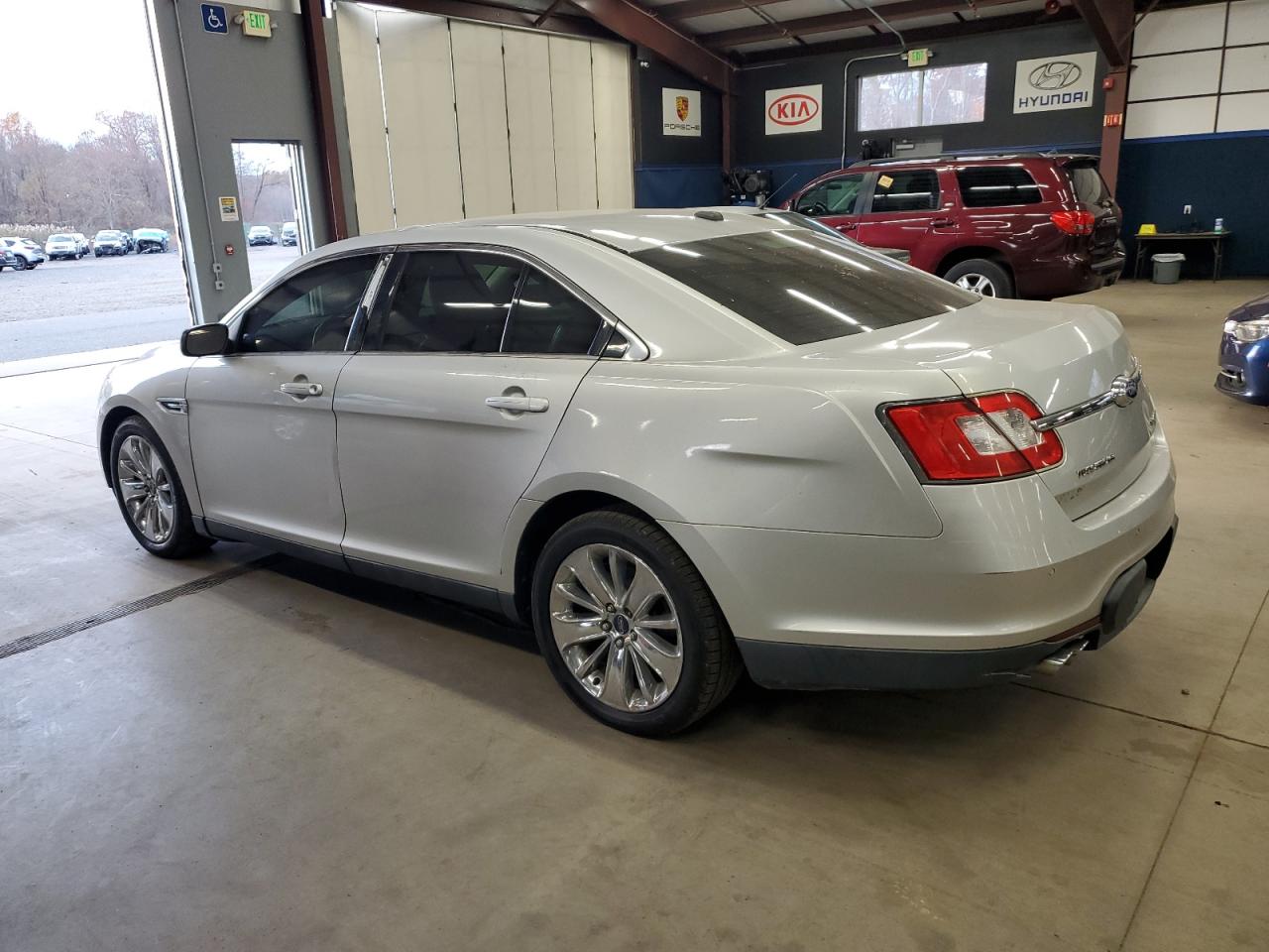 Lot #2952751912 2010 FORD TAURUS LIM