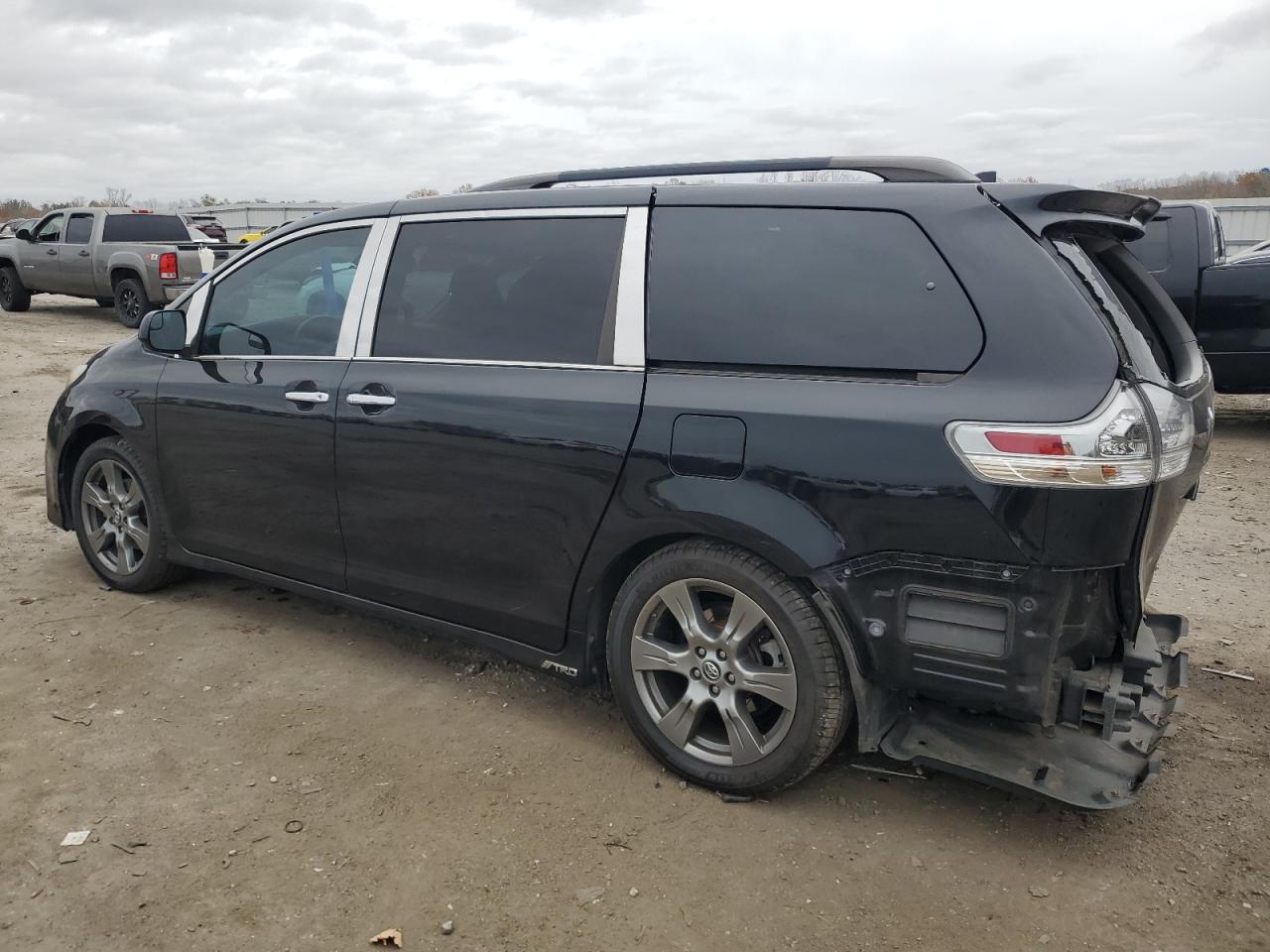 Lot #3030545481 2018 TOYOTA SIENNA SE