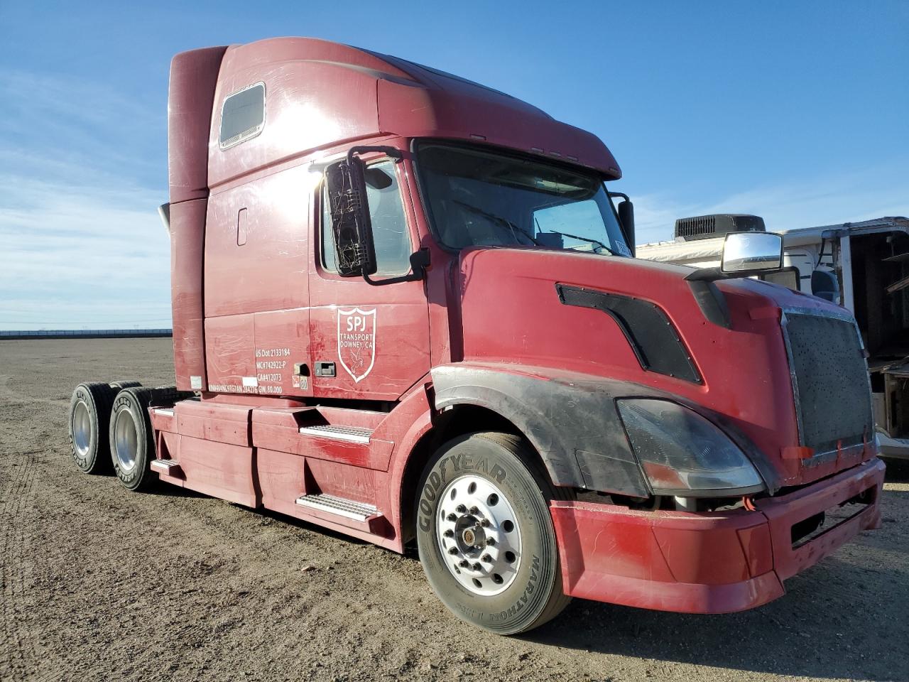 Lot #3023641376 2010 VOLVO VN VNL