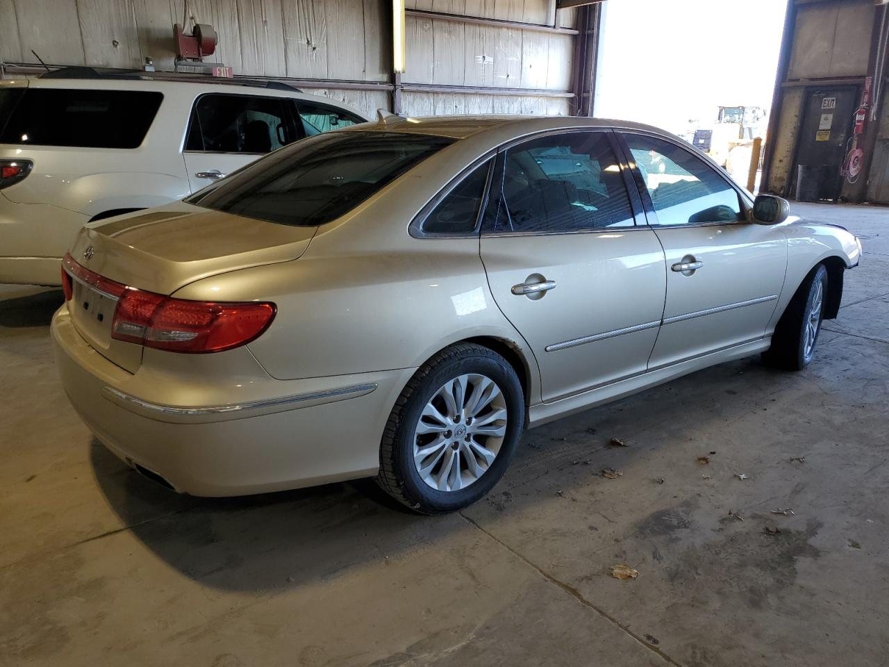 Lot #2991732199 2011 HYUNDAI AZERA GLS