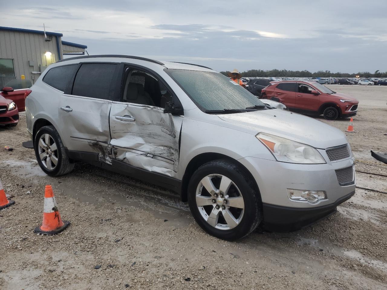 Lot #2986858957 2010 CHEVROLET TRAVERSE L