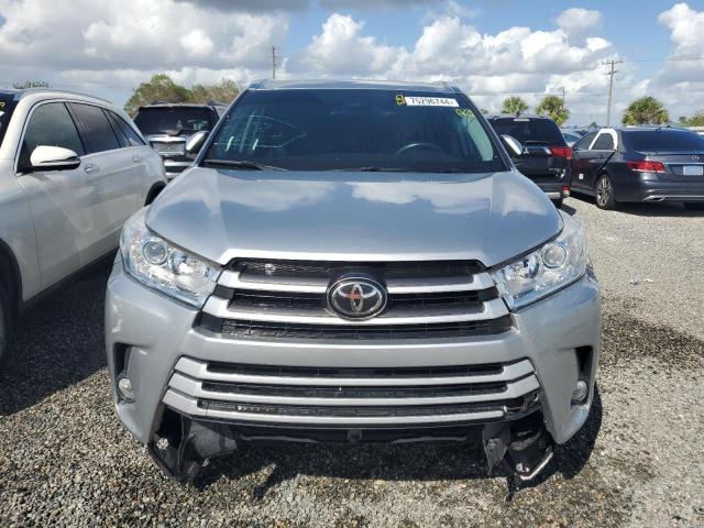 VIN 5TDKZRFH5KS564839 2019 Toyota Highlander, SE no.5