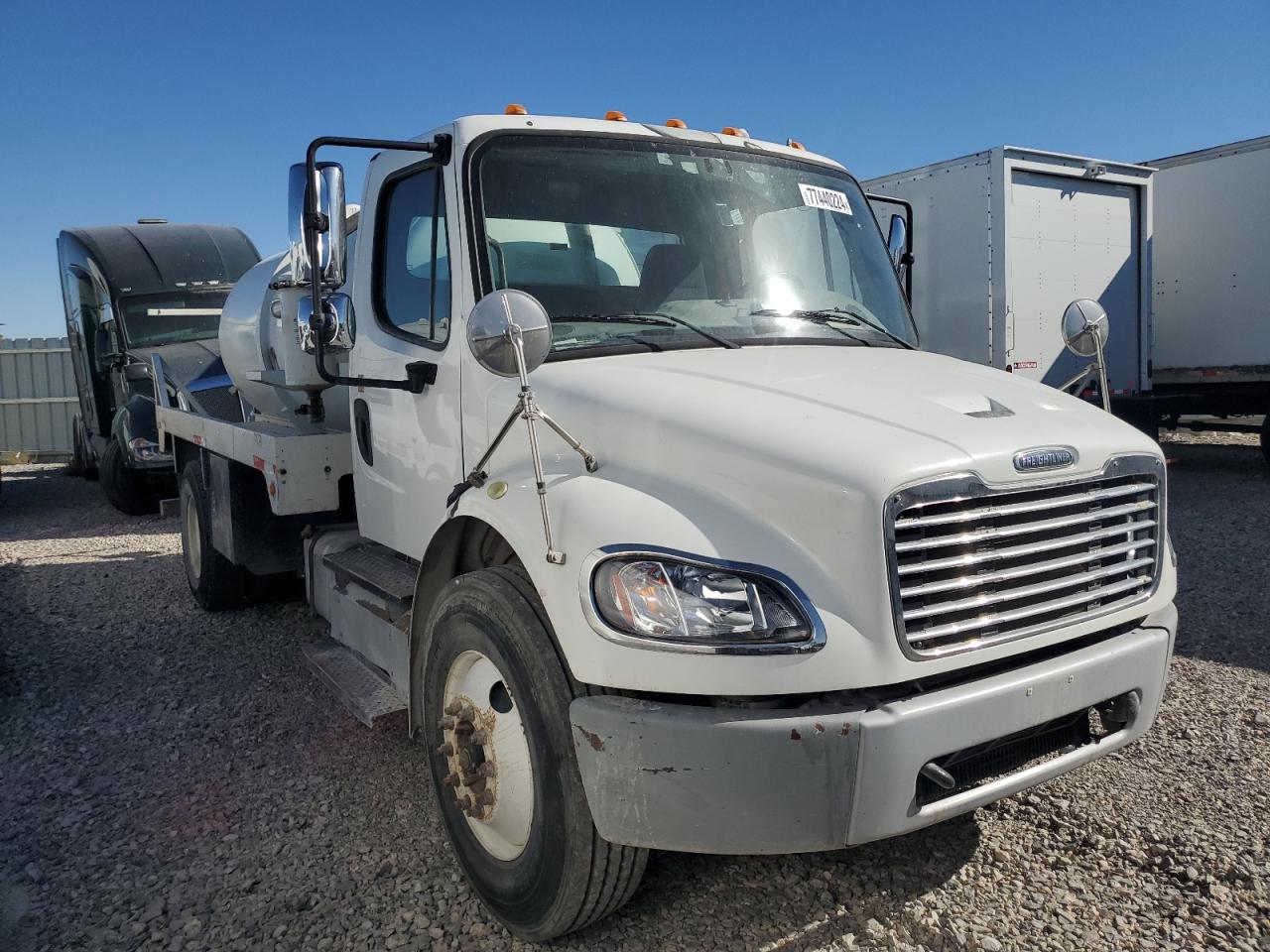  Salvage Freightliner M2 106 Med