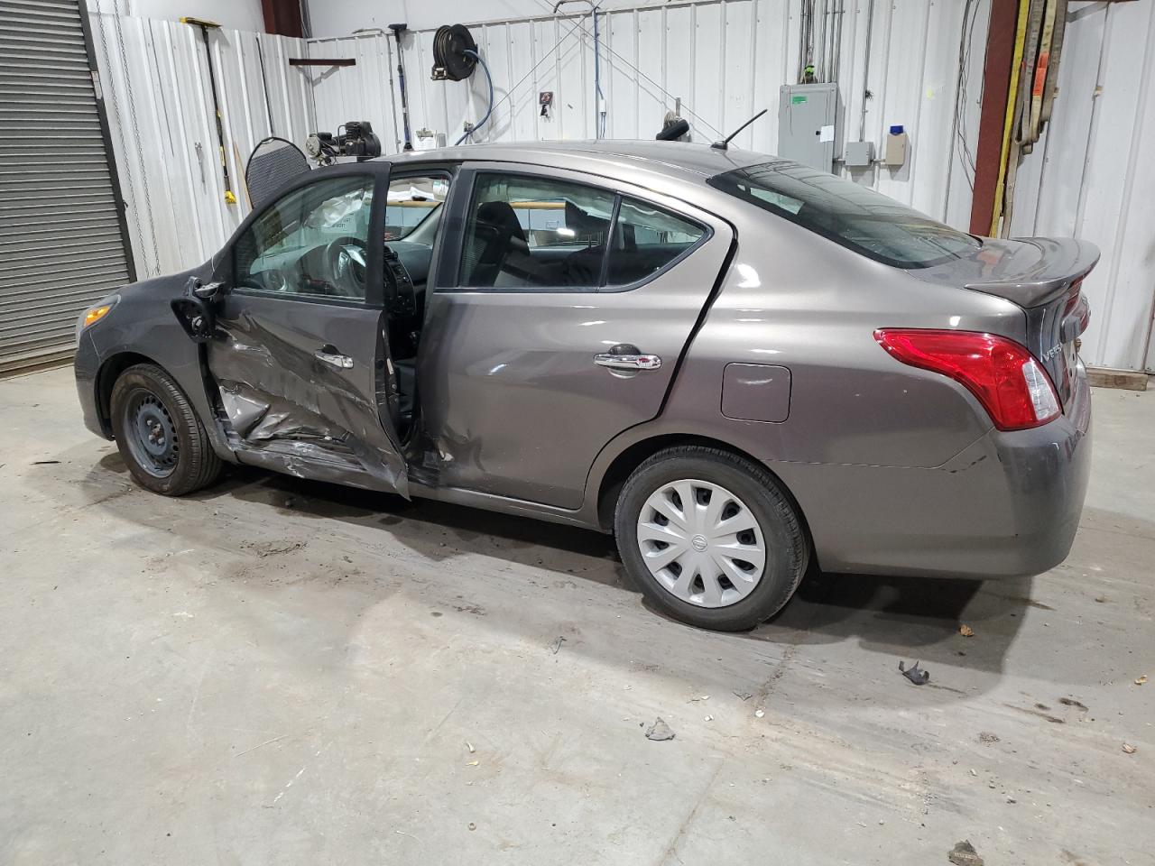 Lot #3024672643 2017 NISSAN VERSA S